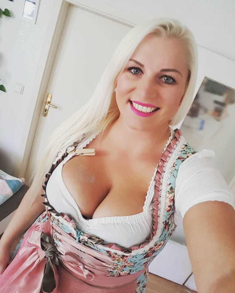 Sexy Dirndl Mädchen 407
 #79656335