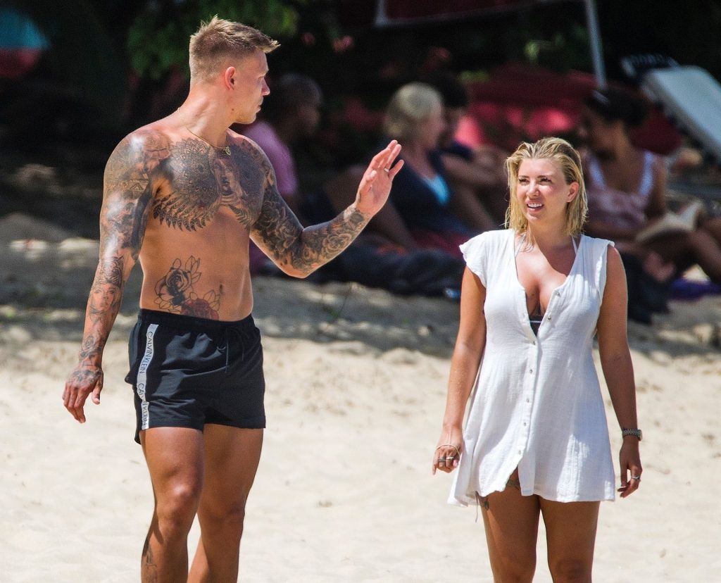 Olivia Buckland Dekolleté
 #79581229