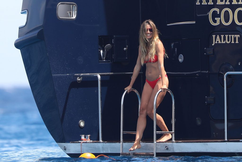 Heidi klum bikini
 #79623029