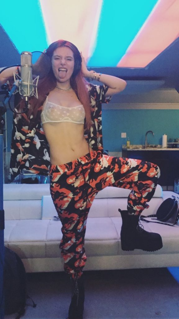 Bella thorne durchsichtig
 #79616255