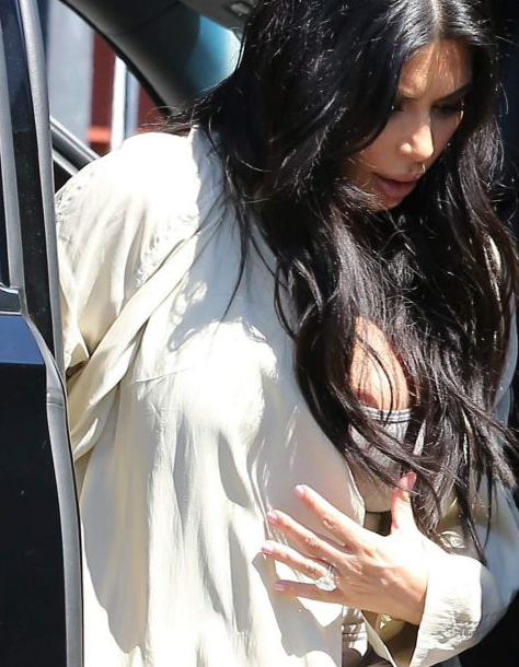 Kim kardashian nipslip foto
 #79638899