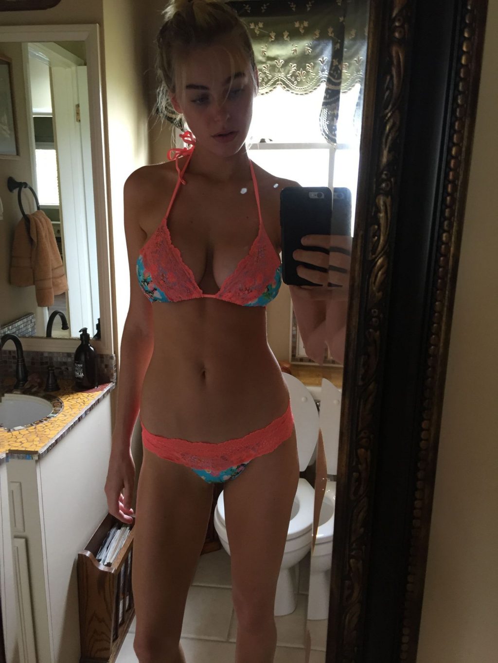 Elizabeth turner trapelato
 #79527970