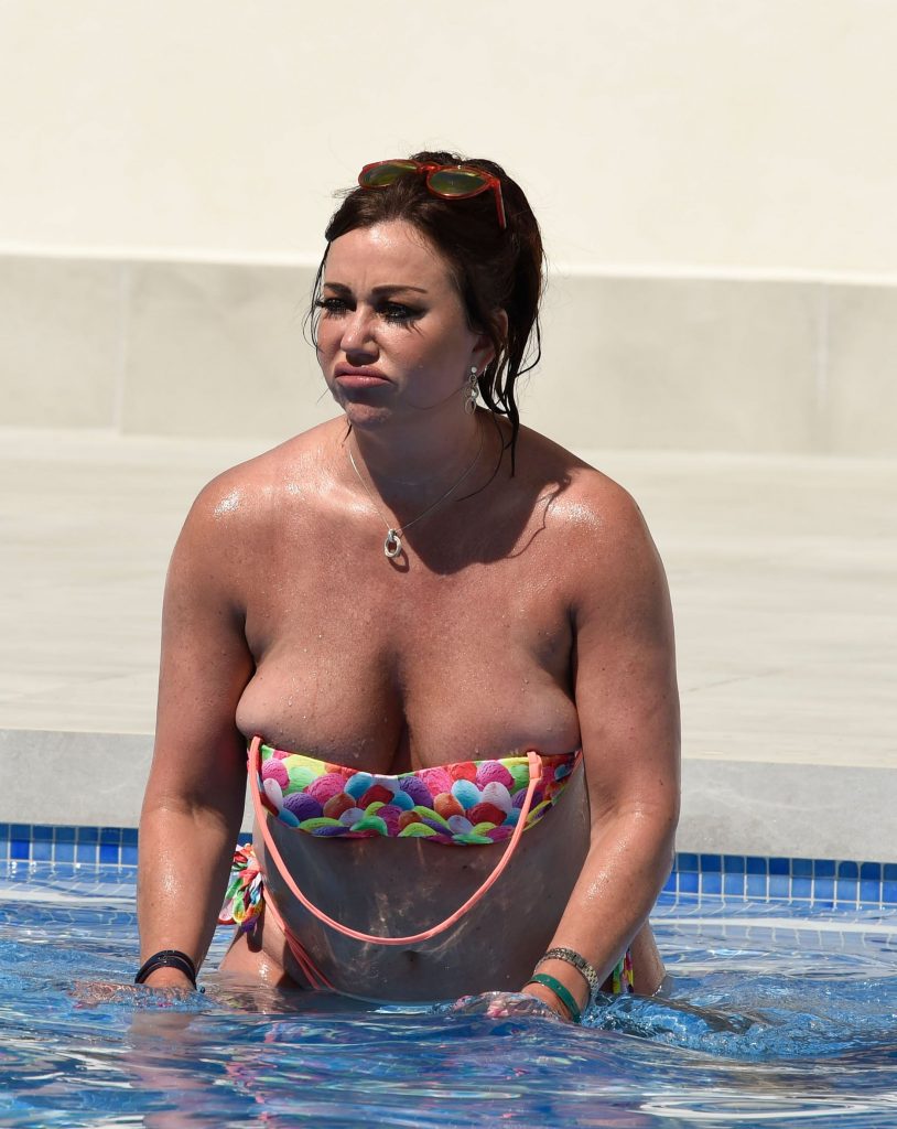 Lisa appleton zeigt "versehentlich" ihre nackten Titten
 #79627587