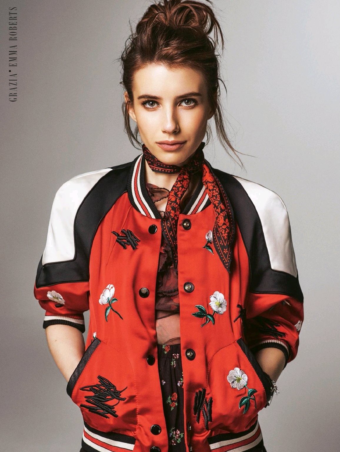 Emma roberts posant pour un magazine
 #79530636