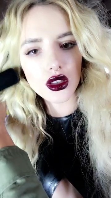 Bella thorne streamt ihre nackten Titten
 #79634332