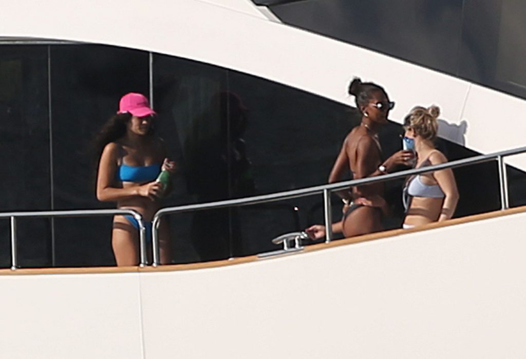 Jasmine tookes & shanina shaik bikini
 #79542413