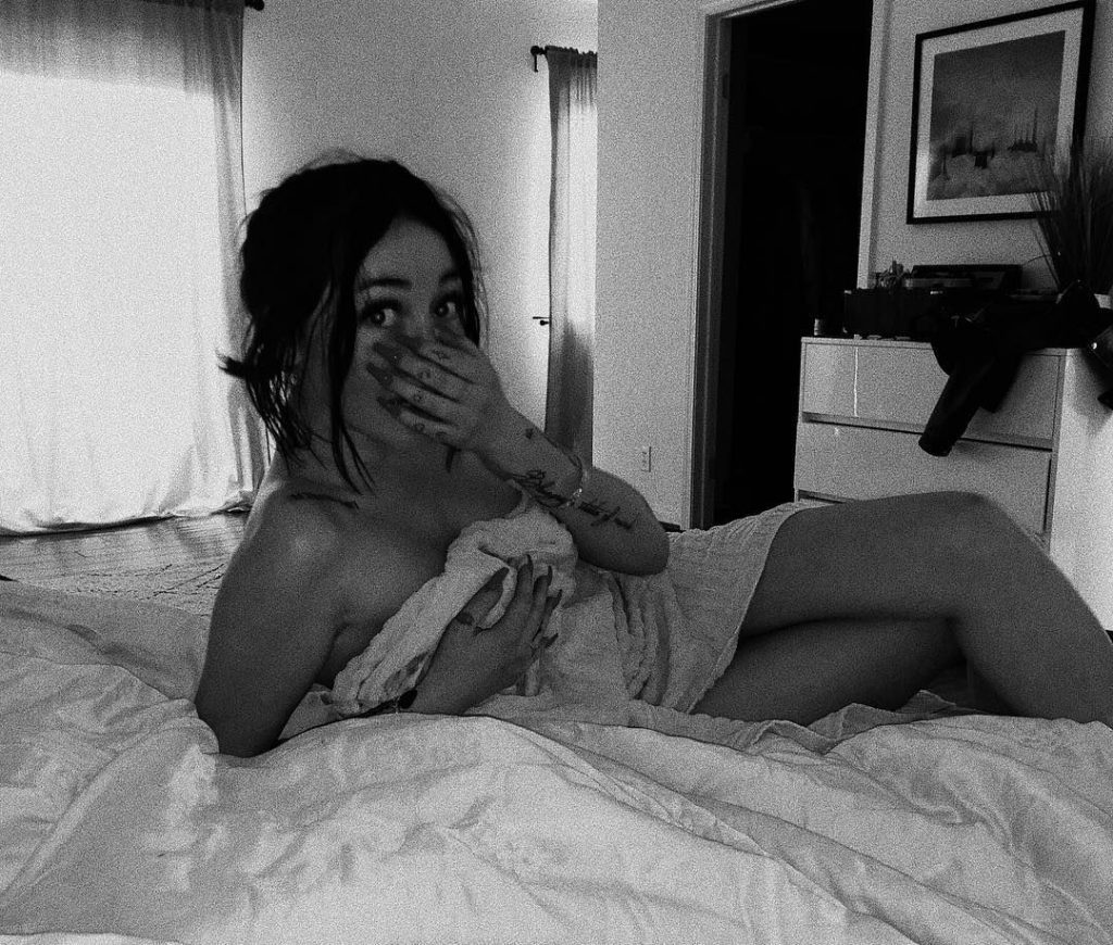 Noah Cyrus Erotic #79580112