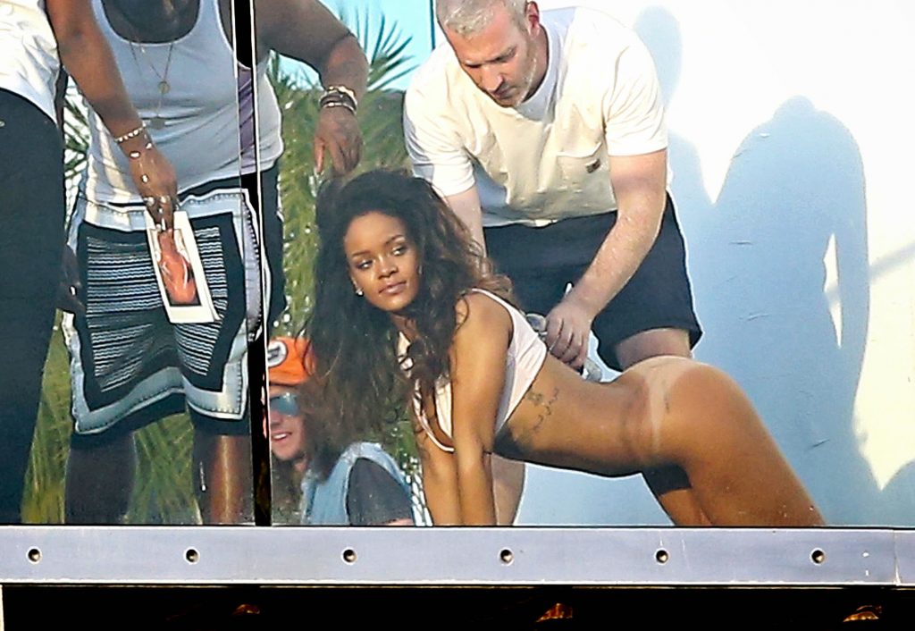 Rihanna desnuda
 #79631477