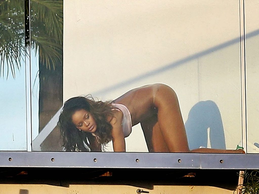 Rihanna Nude #79631485