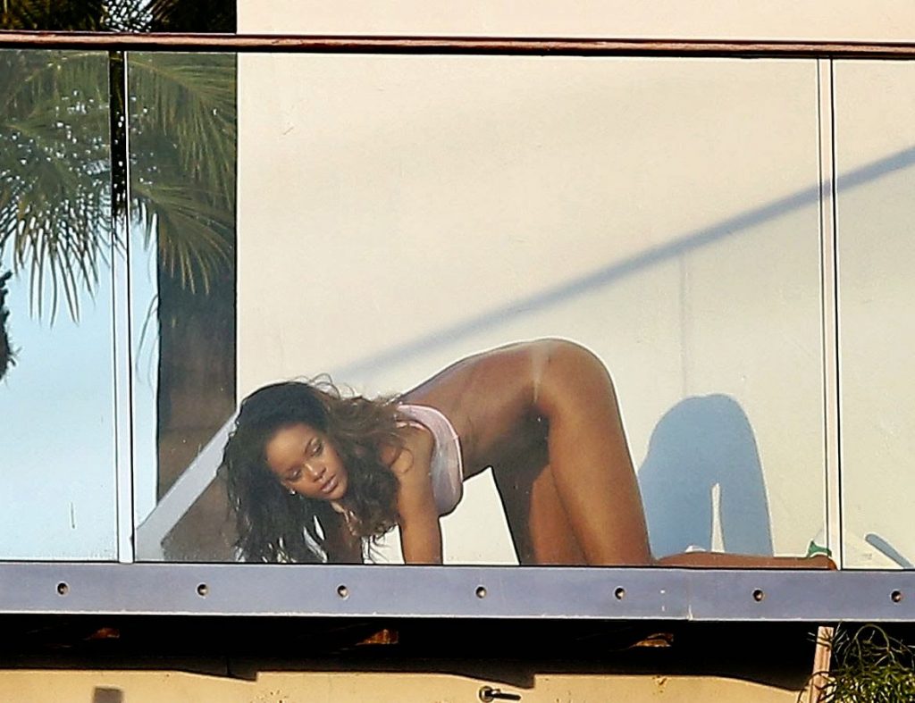 Rihanna desnuda
 #79631486