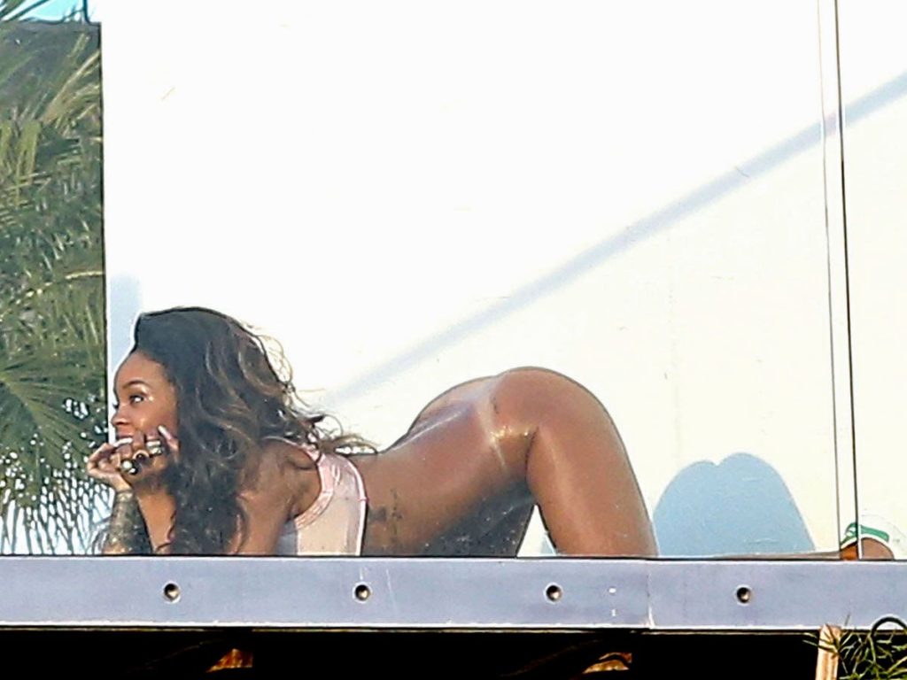 Rihanna Nude #79631492