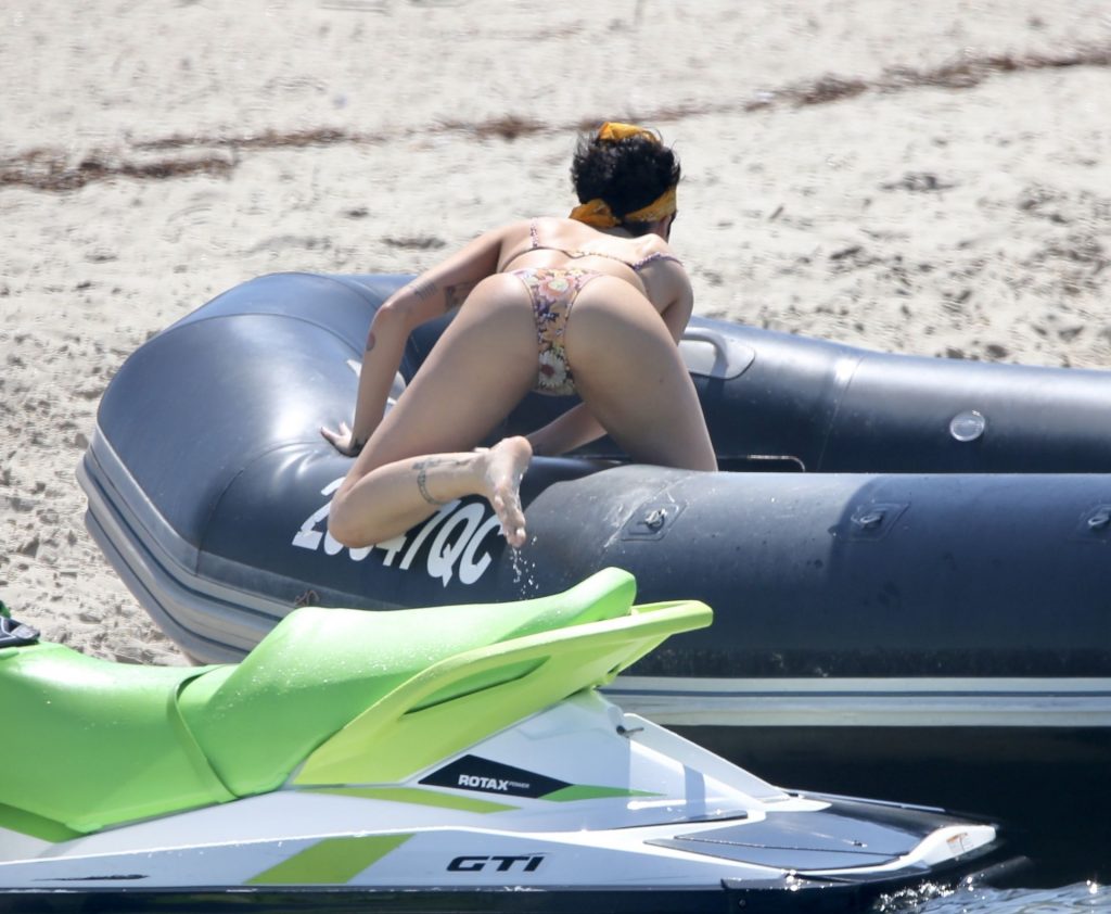 Halsey en bikini
 #79536766