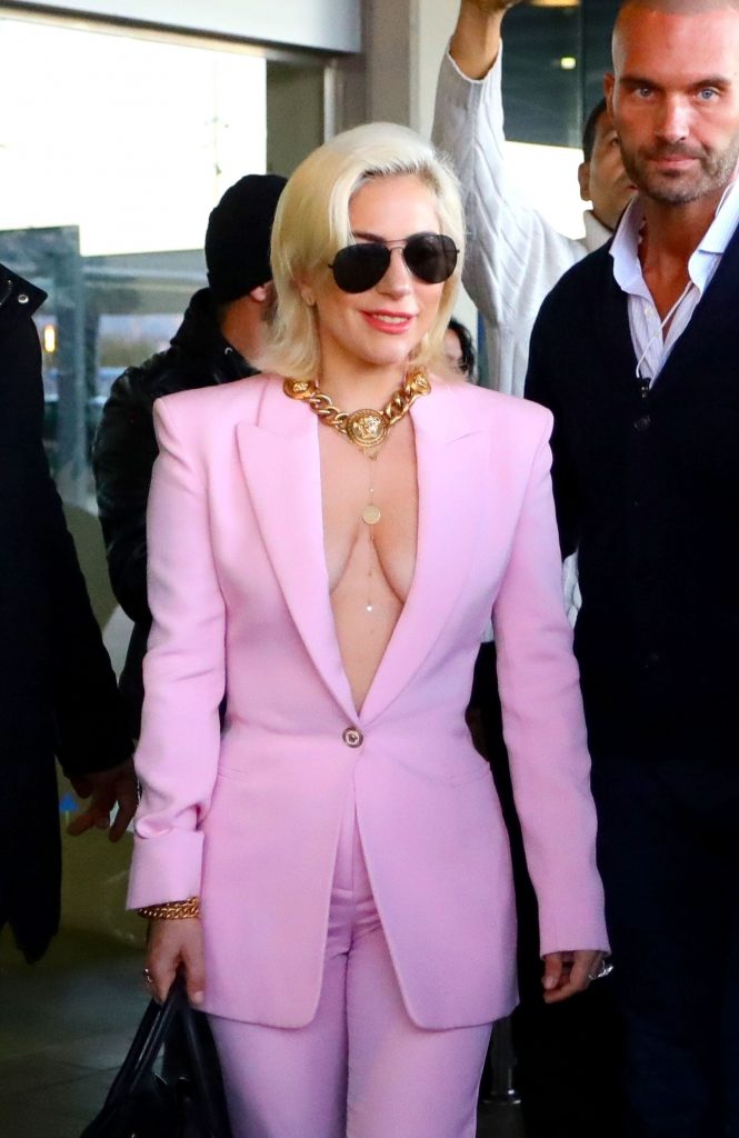 Lady gaga senza reggiseno
 #79557915