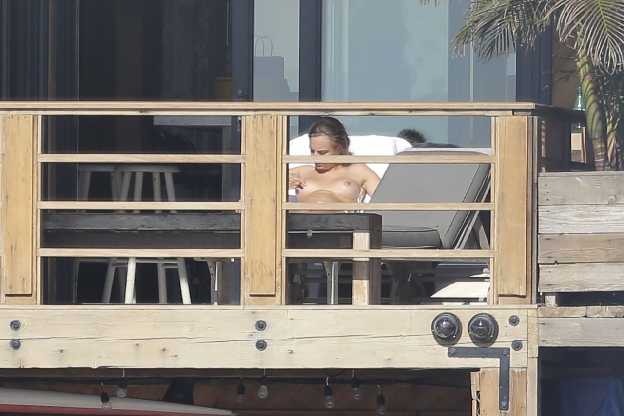 Cara Delevingne topless paparazzi pics #79619133