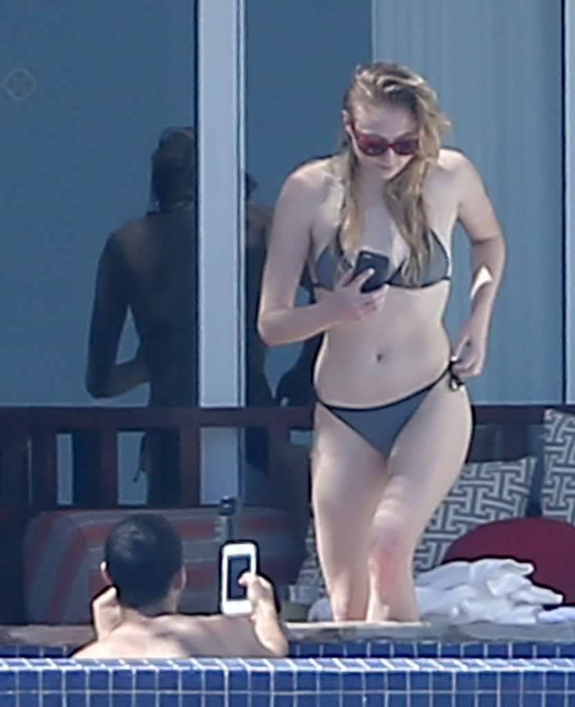 Sophie Turner Flips You Off For Being A Creep #79632827