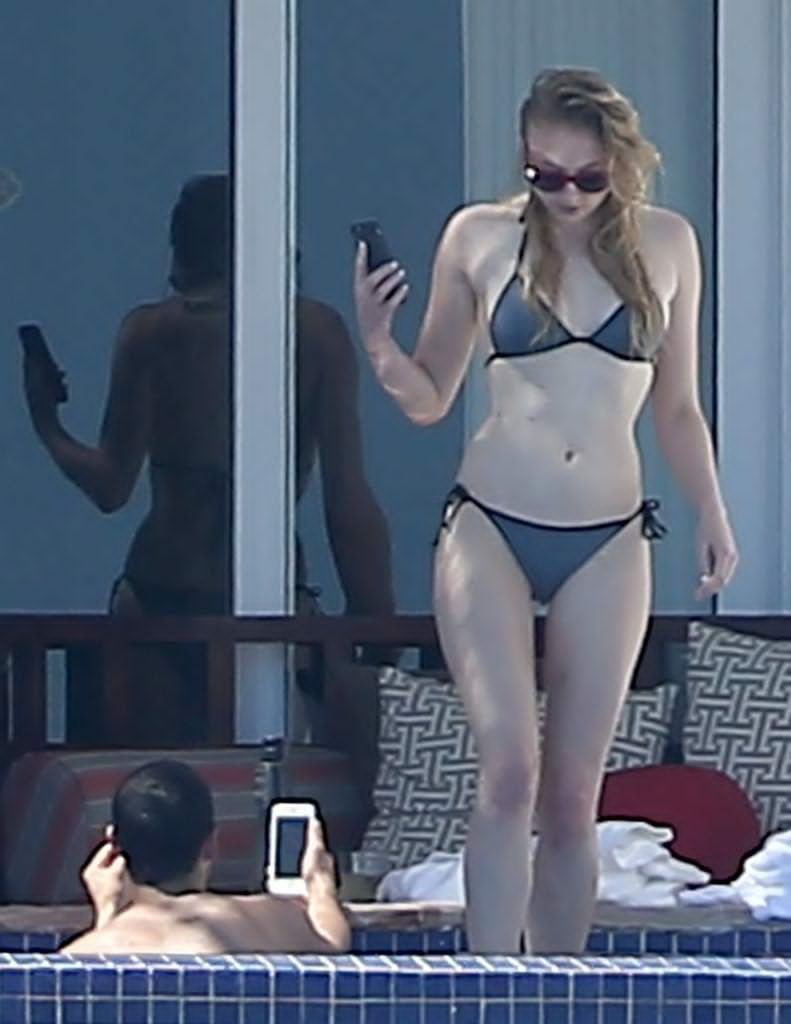 Sophie Turner Flips You Off For Being A Creep #79632830