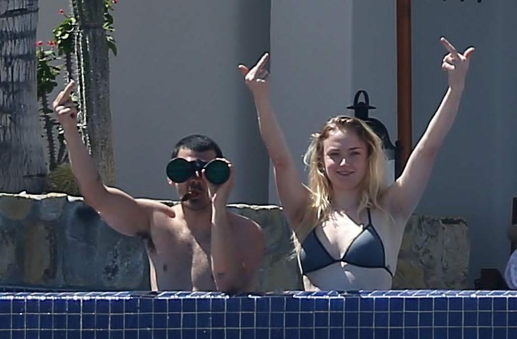 Sophie turner flips you off for being a creep
 #79632844