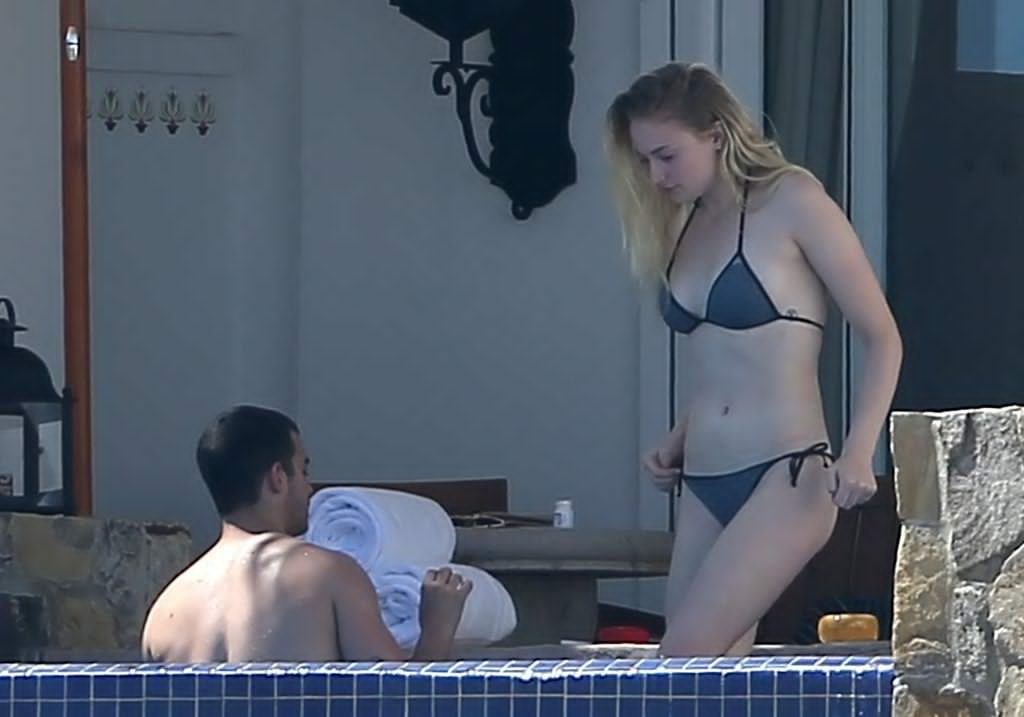 Sophie turner flips you off for being a creep
 #79632846