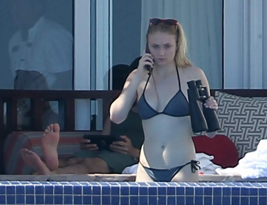 Sophie turner flips you off for being a creep
 #79632852