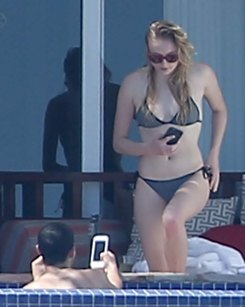 Sophie turner flips you off for being a creep
 #79632855