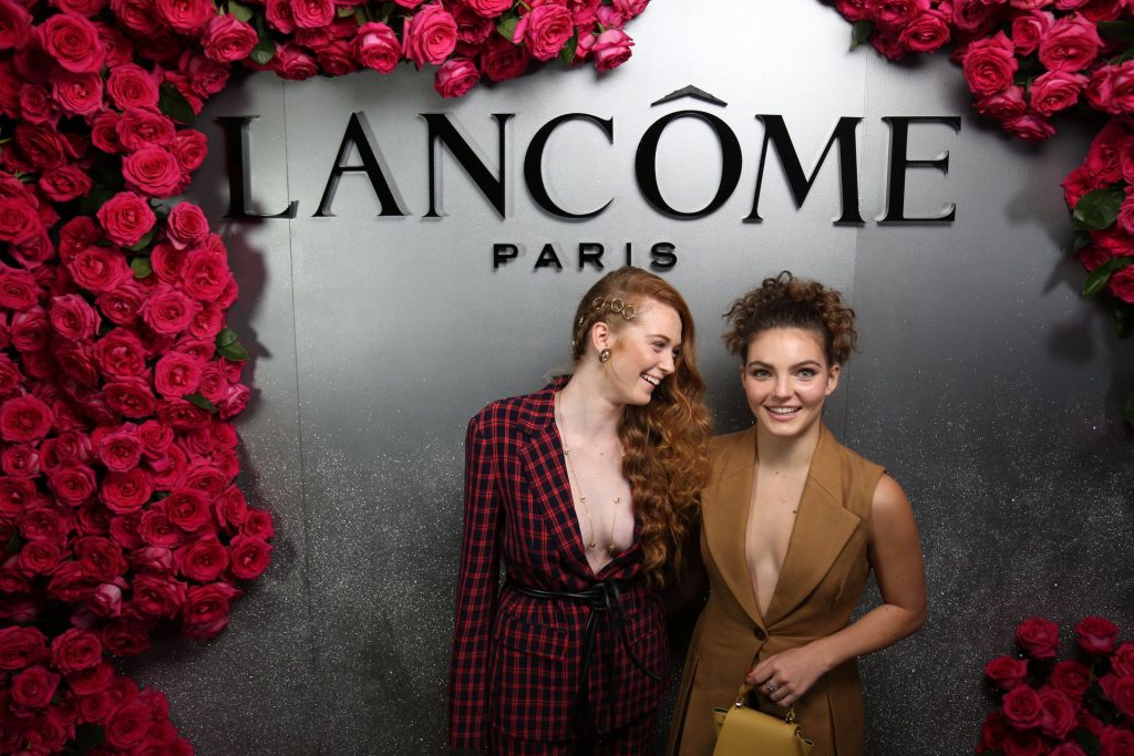 Camren bicondova & larsen thompson scollatura
 #79558978