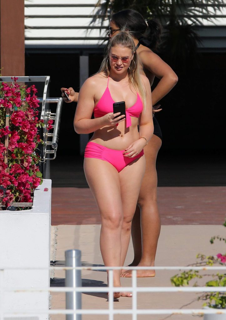 Iskra Lawrence sexy
 #79623662