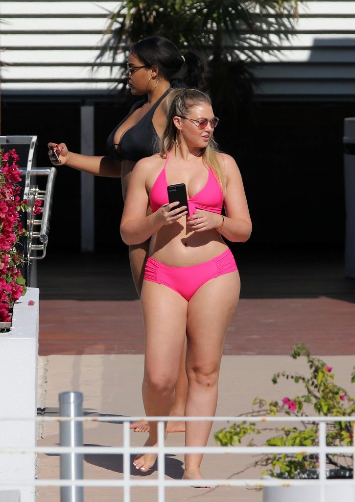 Iskra Lawrence sexy
 #79623664