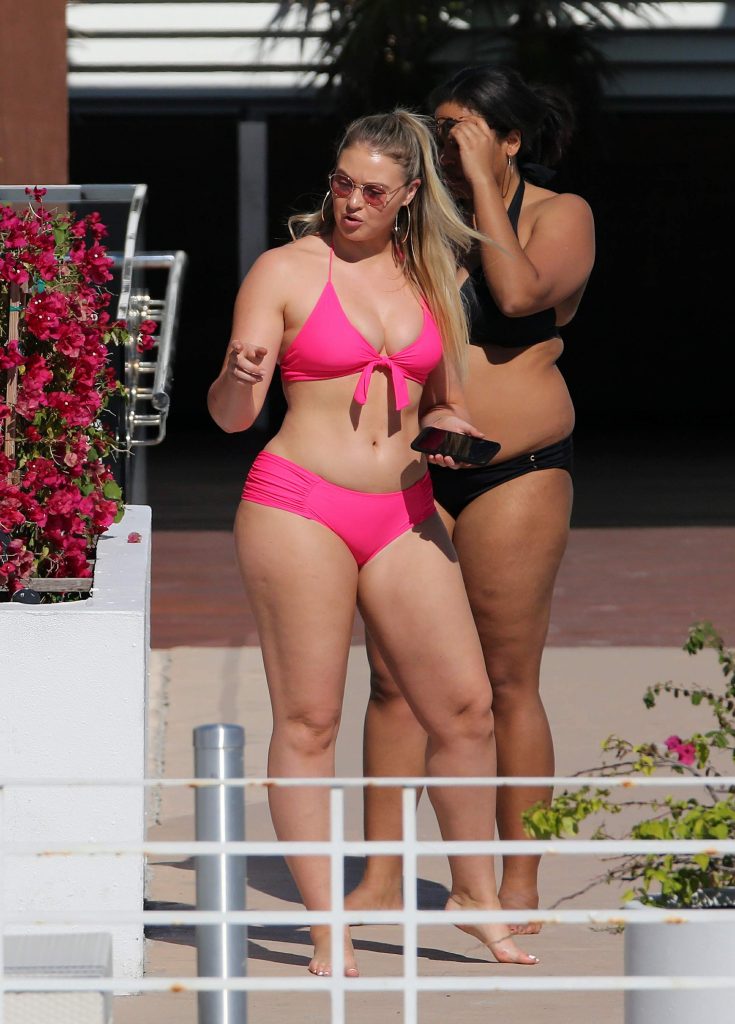 Iskra lawrence sexy
 #79623670