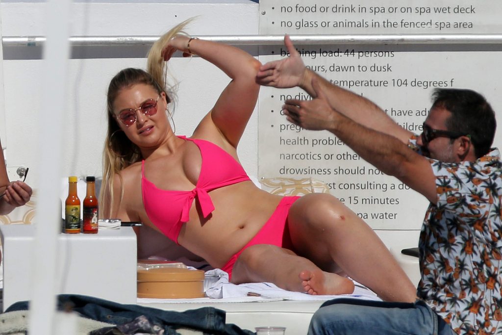 Iskra lawrence sexy
 #79623674