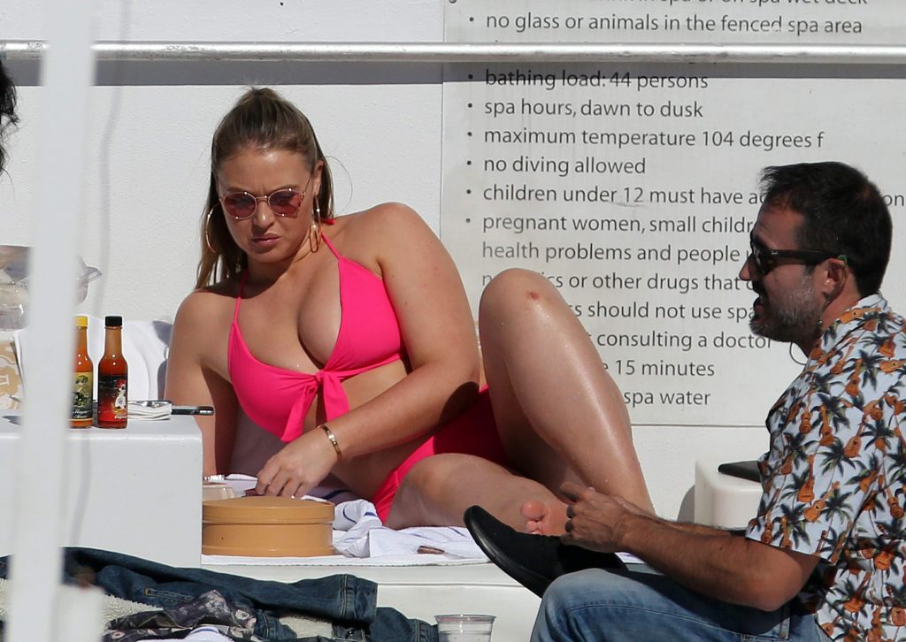 Iskra lawrence sexy
 #79623675