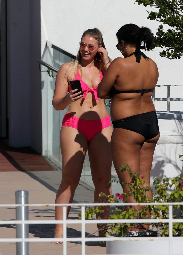 Iskra Lawrence sexy
 #79623680