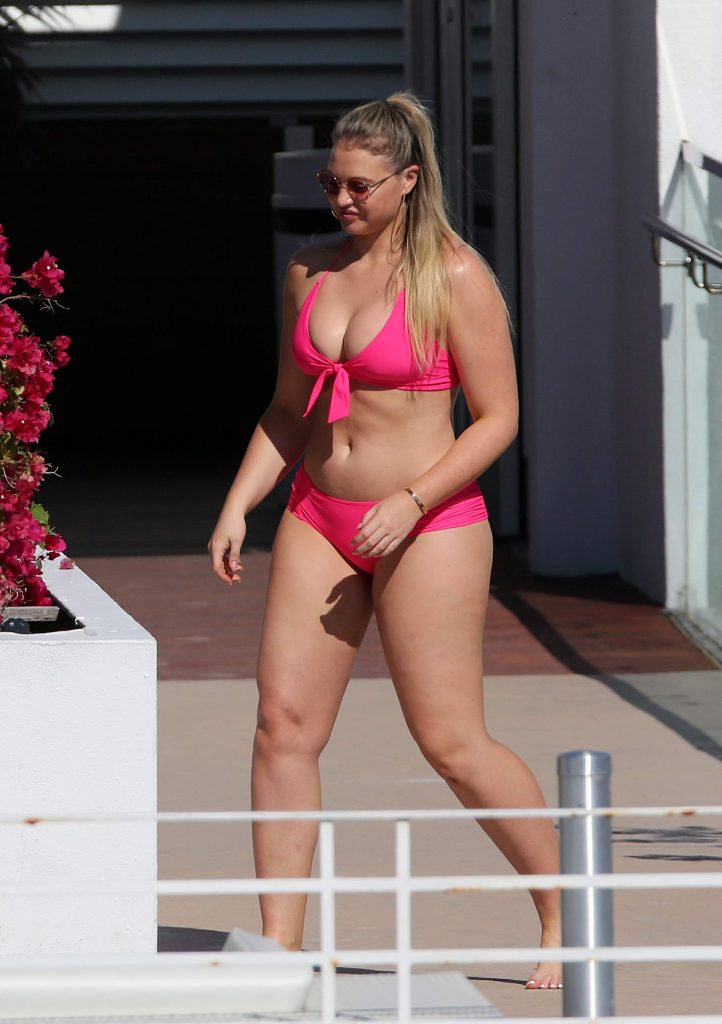 Iskra Lawrence sexy
 #79623685