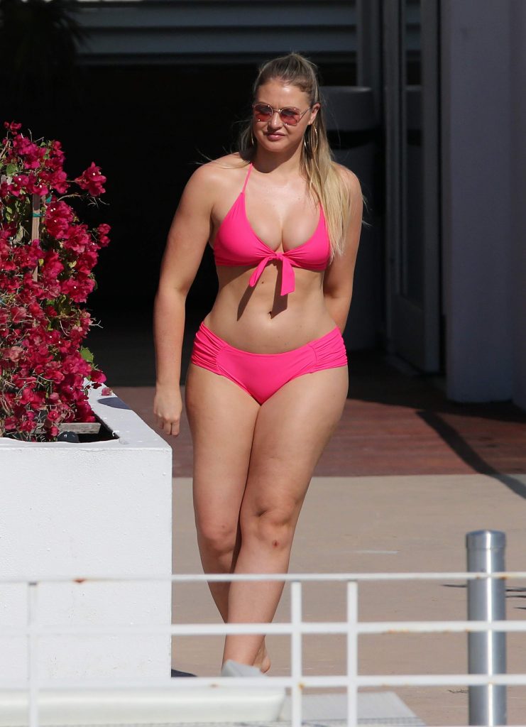 Iskra lawrence sexy
 #79623698