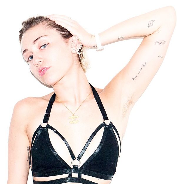 Miley cyrus fotos en topless
 #79639906