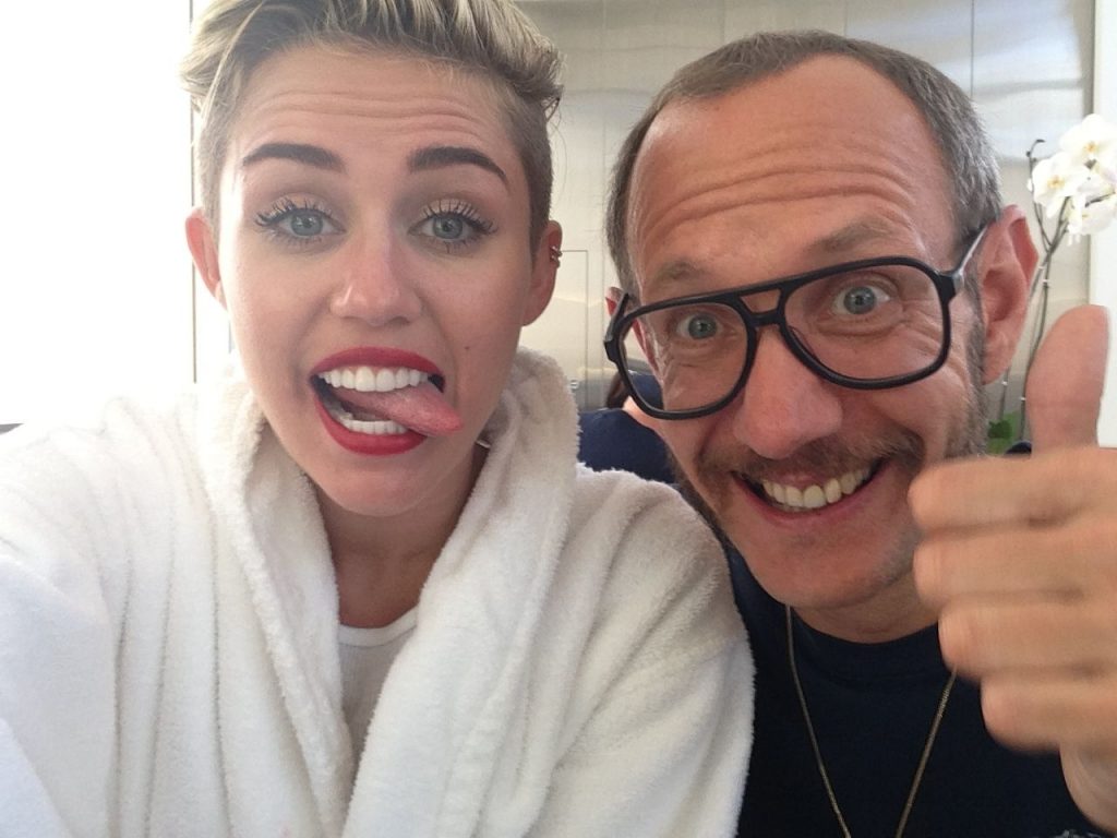 Miley cyrus（マイリーサイラス）のリークはインターネットを壊すだろう
 #79629546