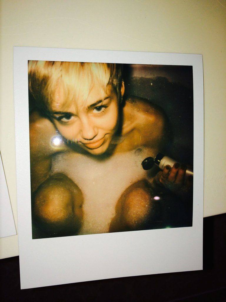 Miley cyrus（マイリーサイラス）のリークはインターネットを壊すだろう
 #79629558