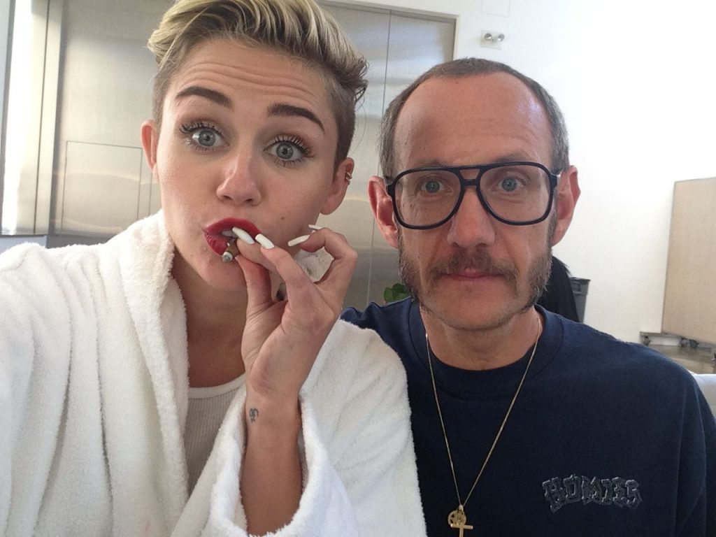 Miley cyrus（マイリーサイラス）のリークはインターネットを壊すだろう
 #79629567