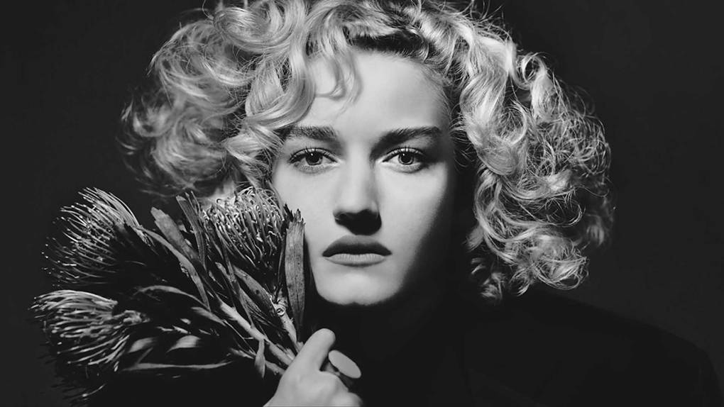 Julia garner sexy
 #79549922