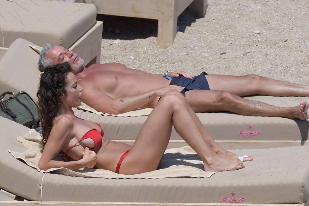 ラファエラ・フィーコ
 #79586063