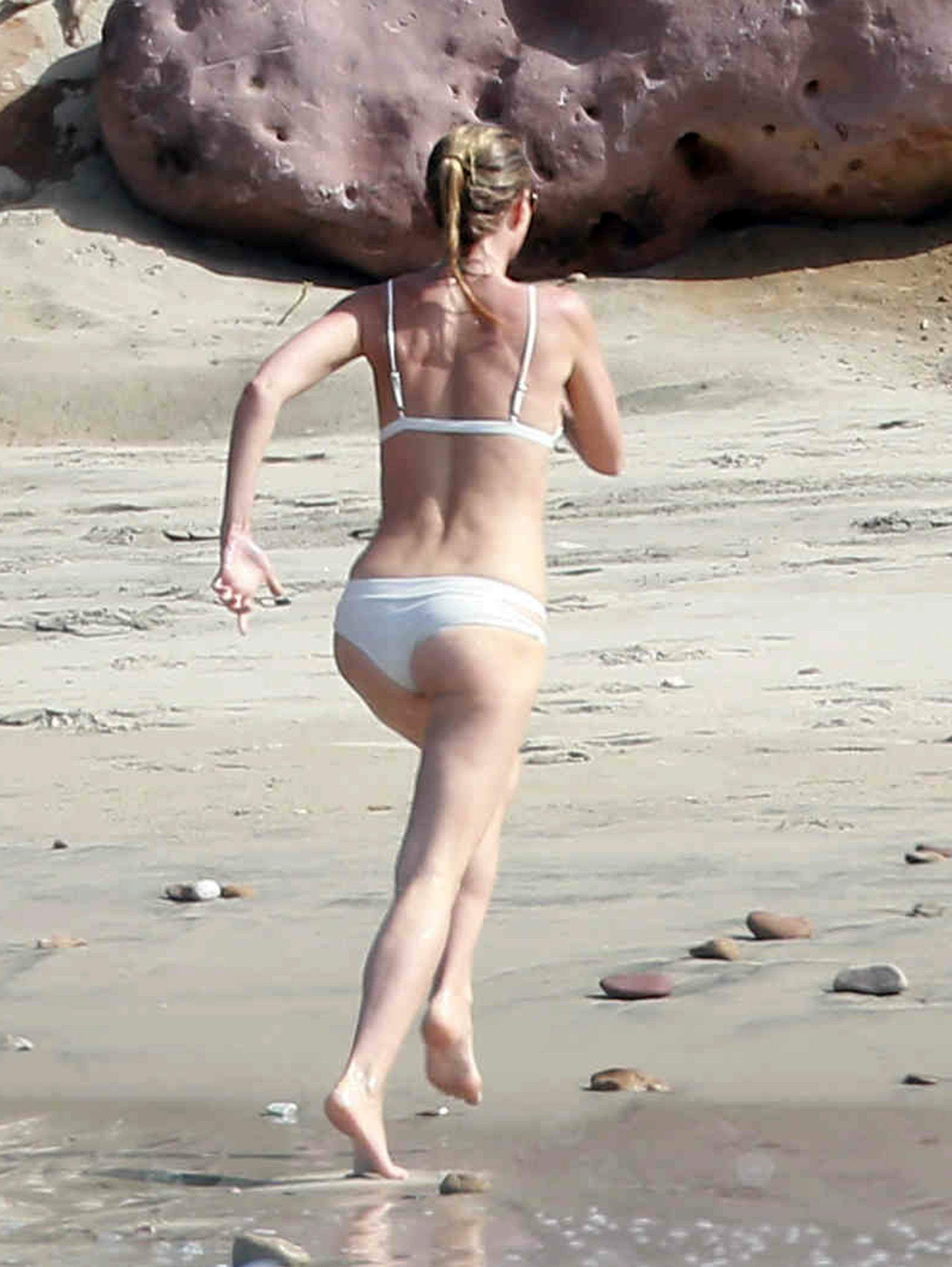 Bikini pics of Gwyneth Paltrow #79535817