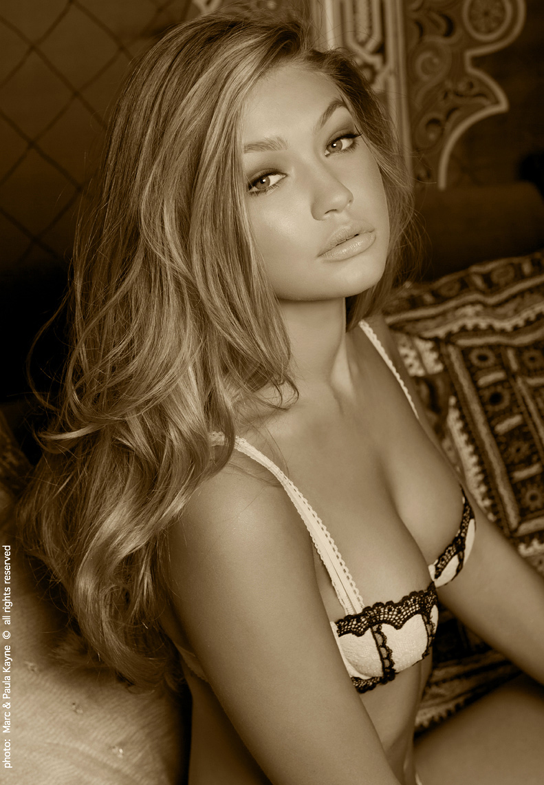 Sexy photoset of Gigi Hadid #79622554