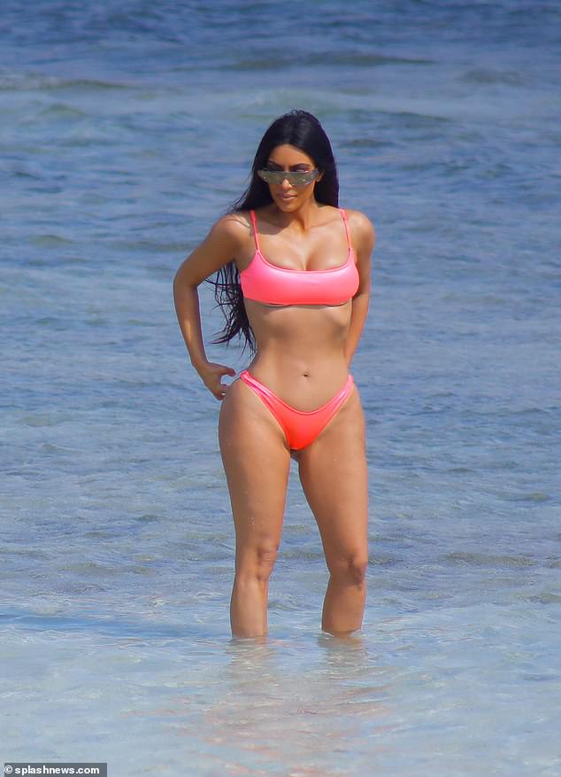 Kim kardashian bikini
 #79626578