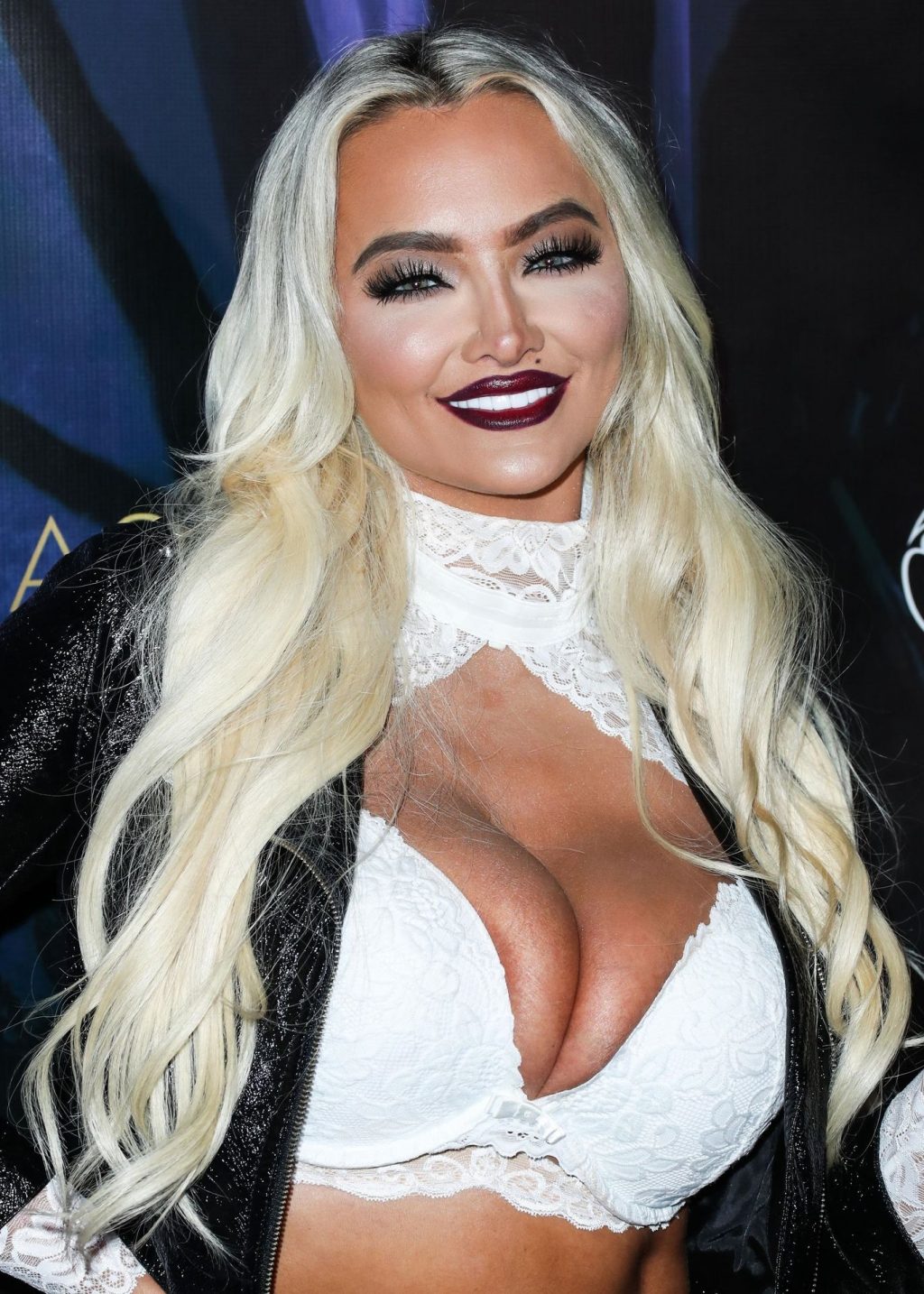 Lindsey Pelas Cleavage #79562630