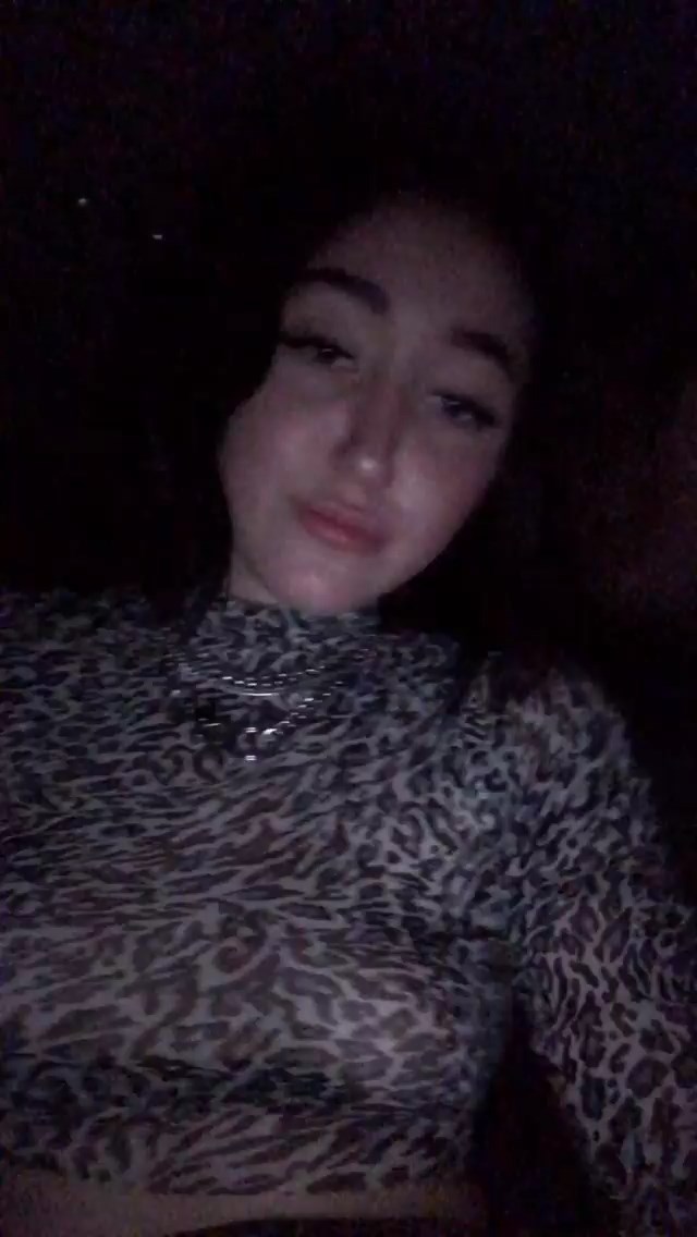 Noah cyrus vedere attraverso
 #79580133