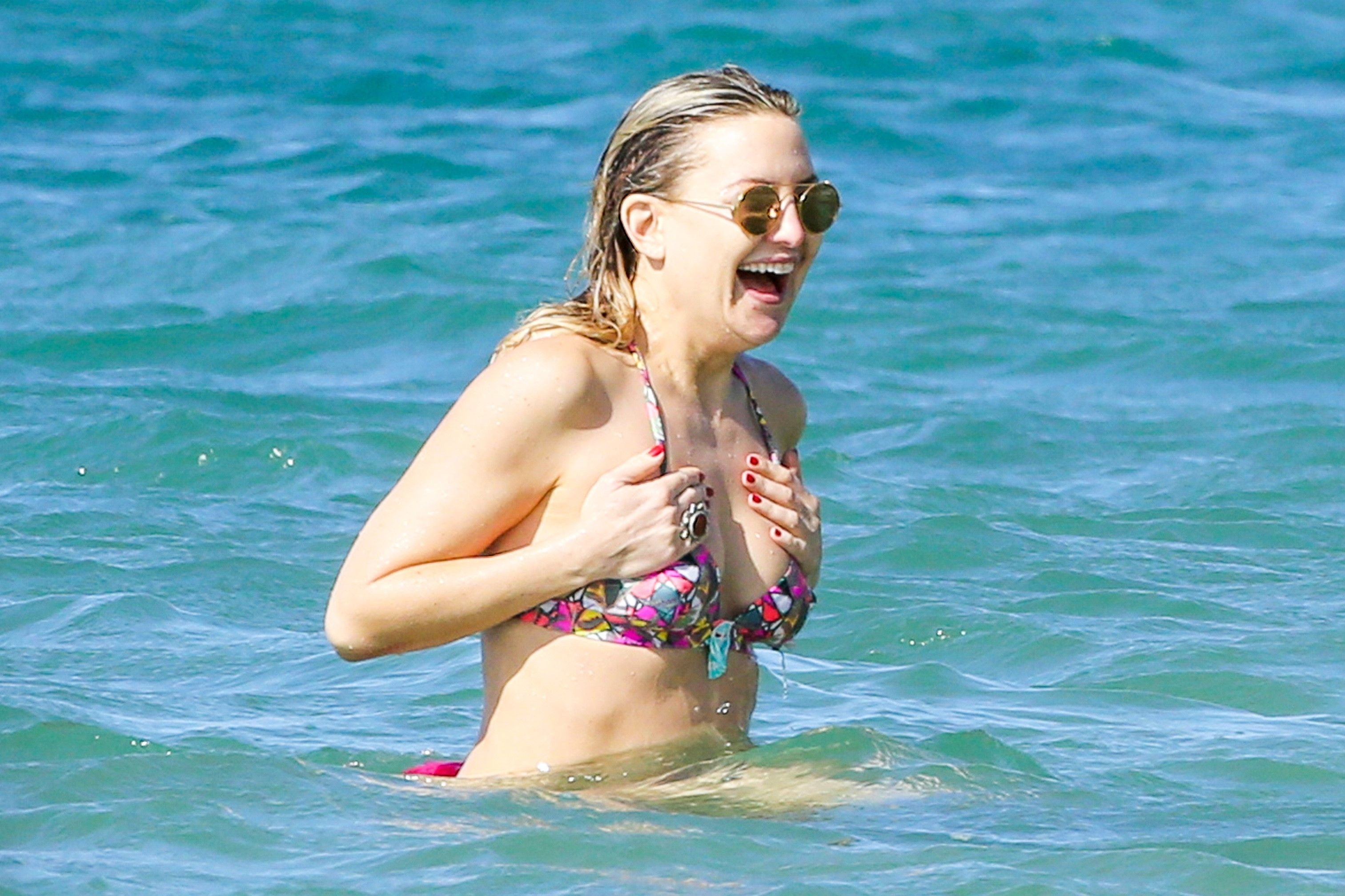 Kate Hudson Flaunts Her Toned Body On The Beach #79552856