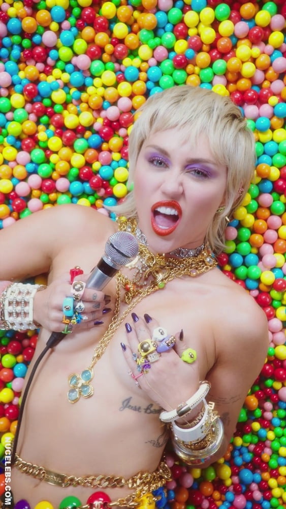 Miley Cyrus Fresh Nude And Naughty Photos #79647963