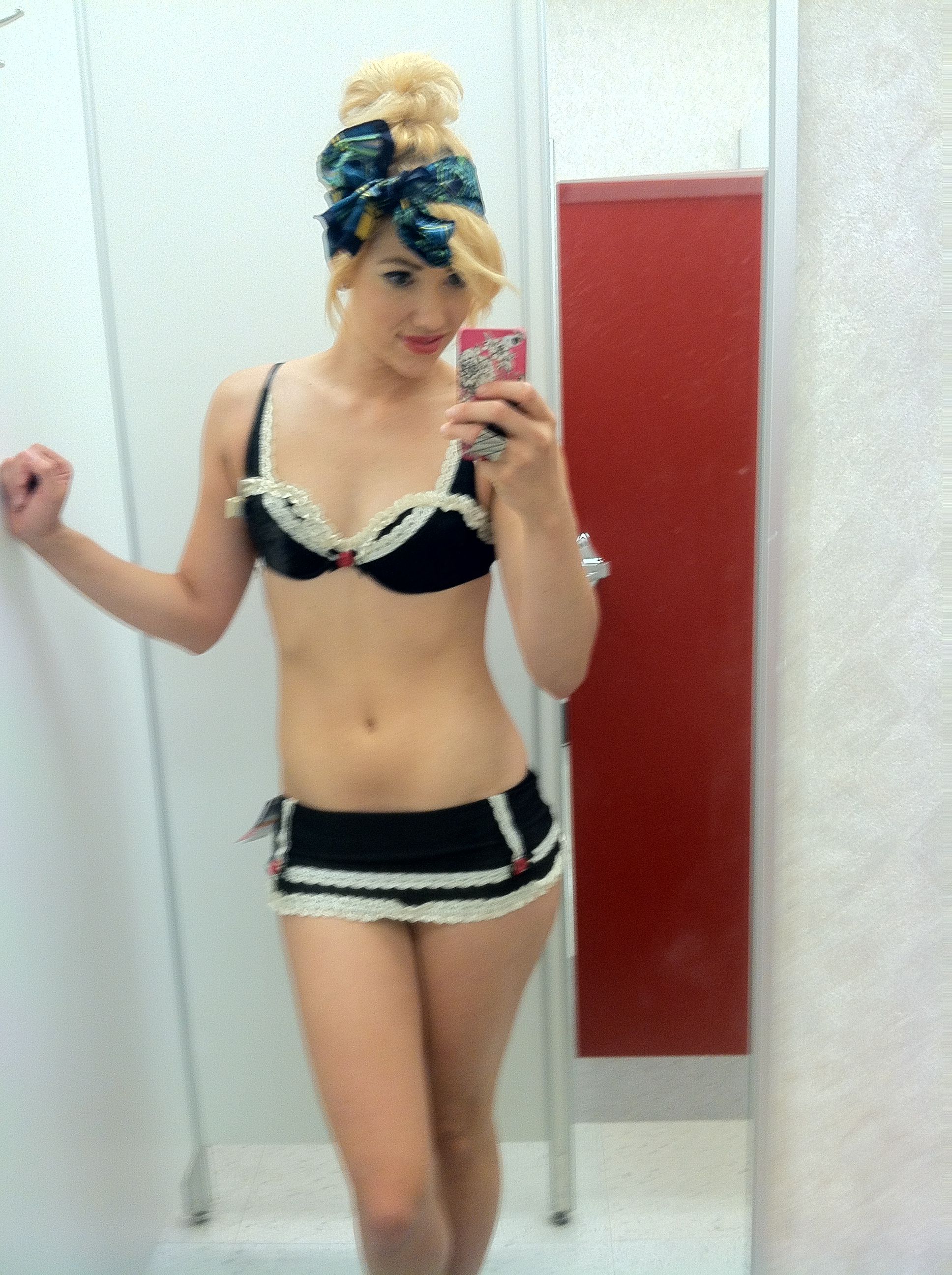 Jacqueline dunford: selfie specchio topless e altro
 #79541391