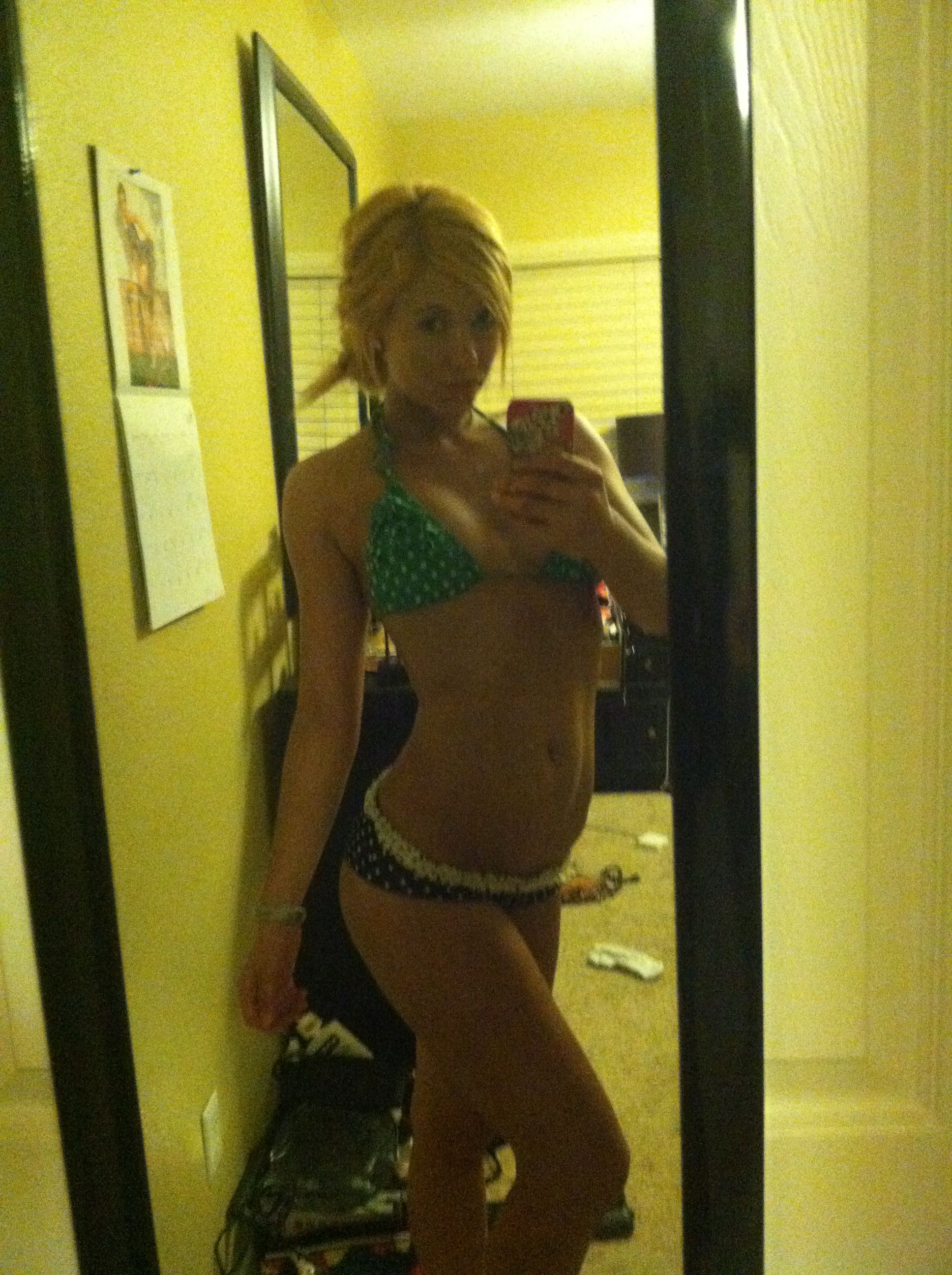 Jacqueline dunford: selfies en topless en el espejo y más
 #79541392