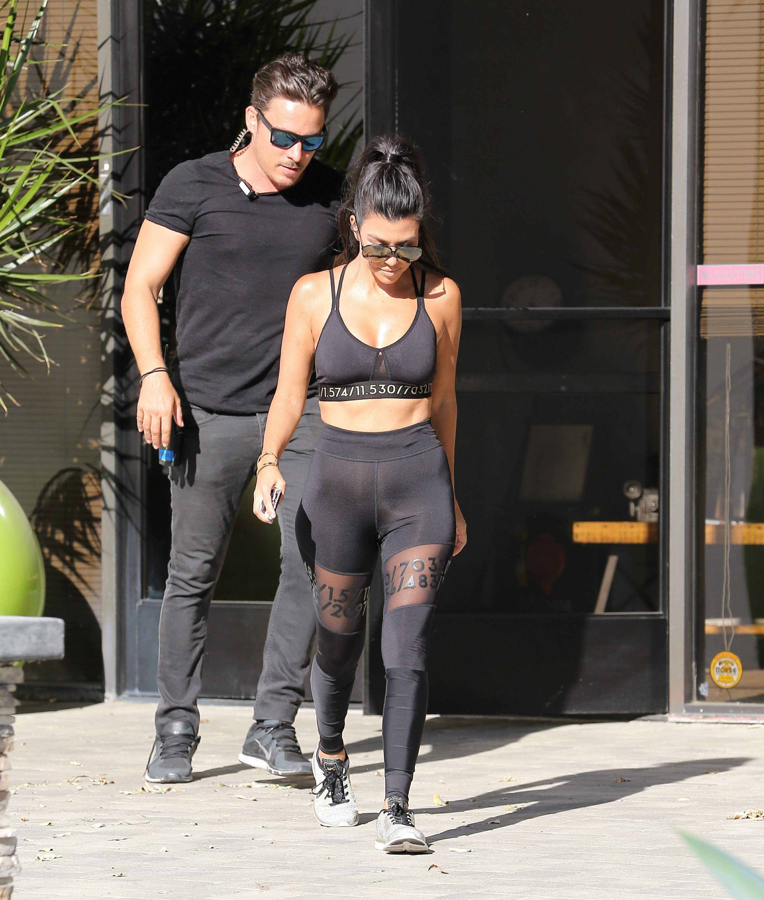 Kourtney kardashianのシースルー写真
 #79638955