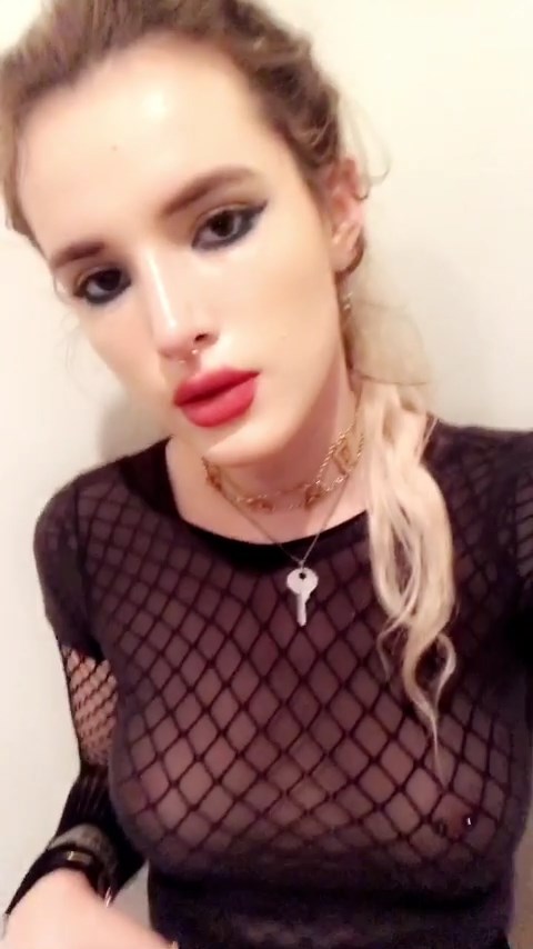 Bella thorne fickbar in Netzstrümpfen
 #79641342